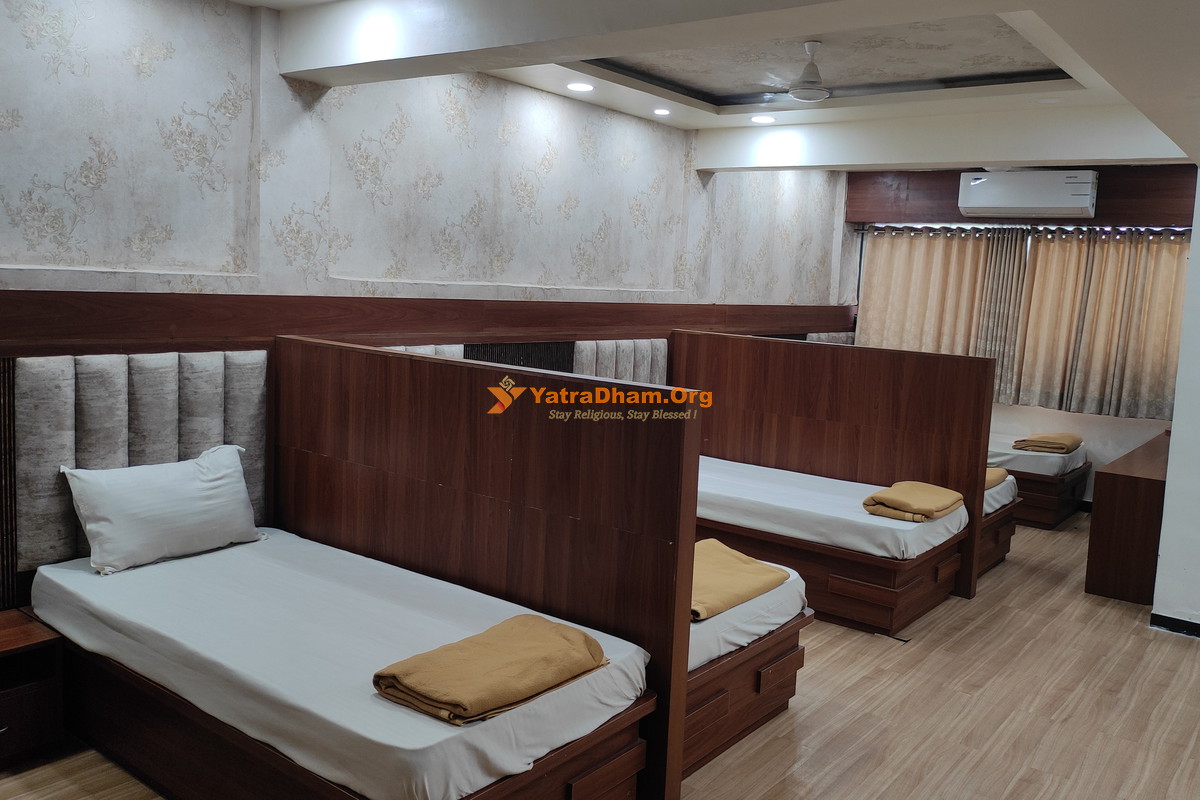 Shiv Prasad Bhakt Niwas Trimbakeshwar Room 