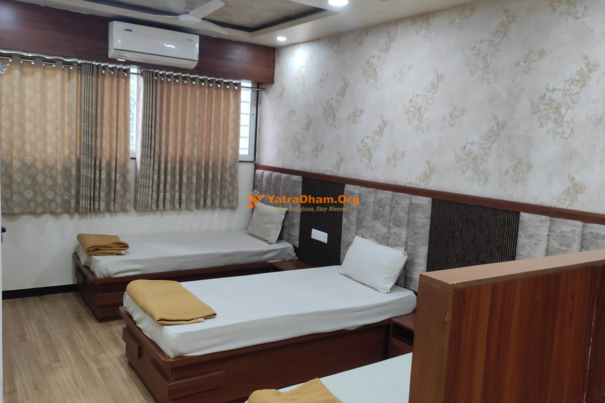 Shiv Prasad Bhakt Niwas Trimbakeshwar Room 