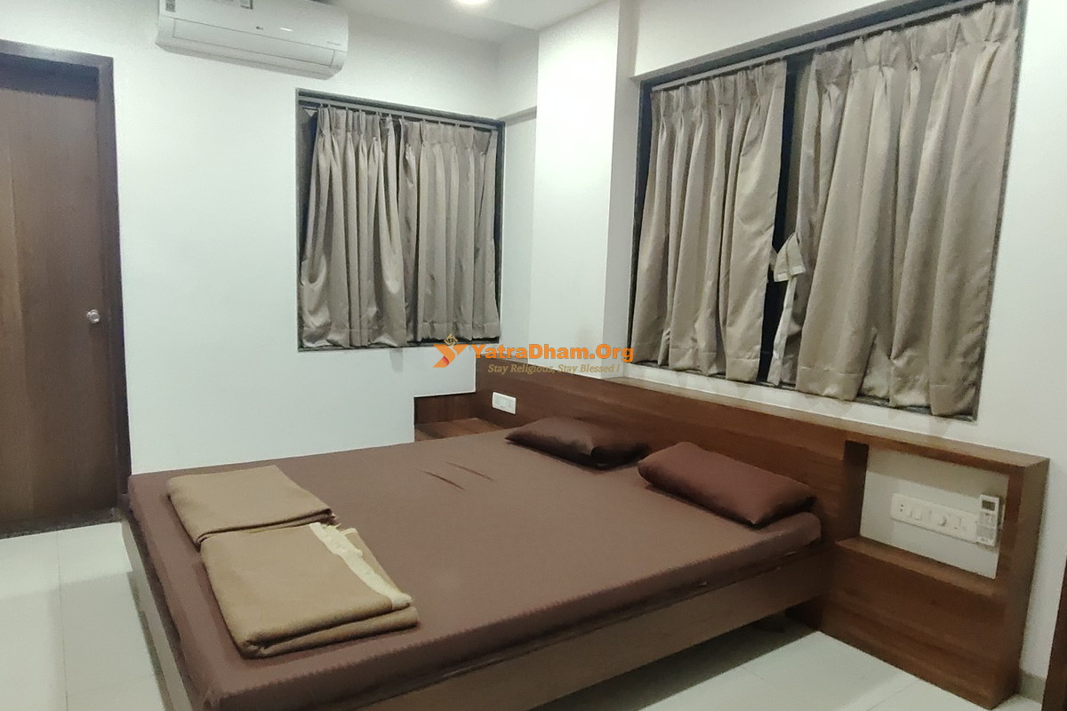 Dada Jethanand Pagarani Dharamshala Nashik 2 Bed Room