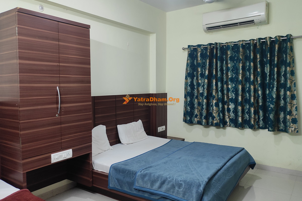 New Indore Sai Bhakta Niwas (Near Temple) Shirdi 2 Bed Room