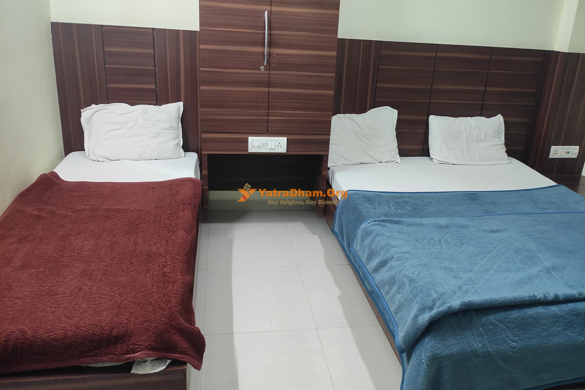 New Indore Sai Bhakta Niwas (Near Temple) Shirdi 2 Bed Room