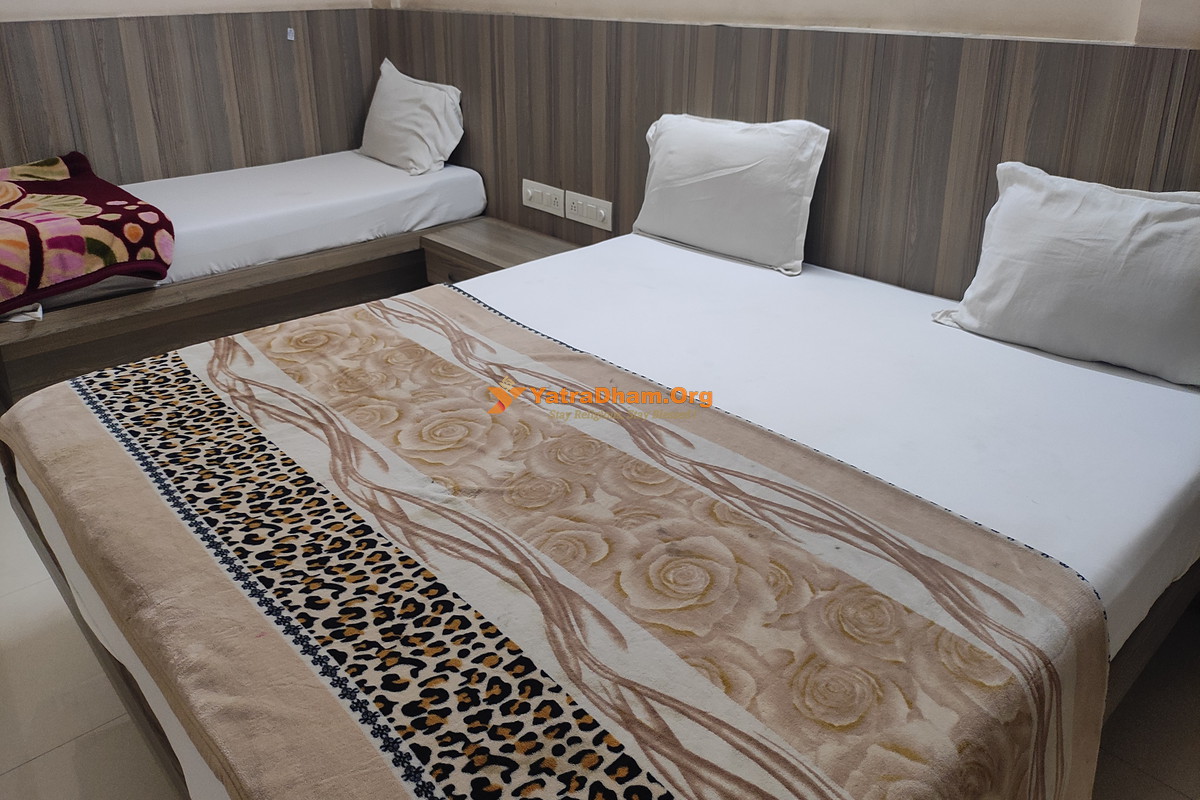 New Indore Sai Bhakta Niwas (old building) Shirdi 3 Bed Room