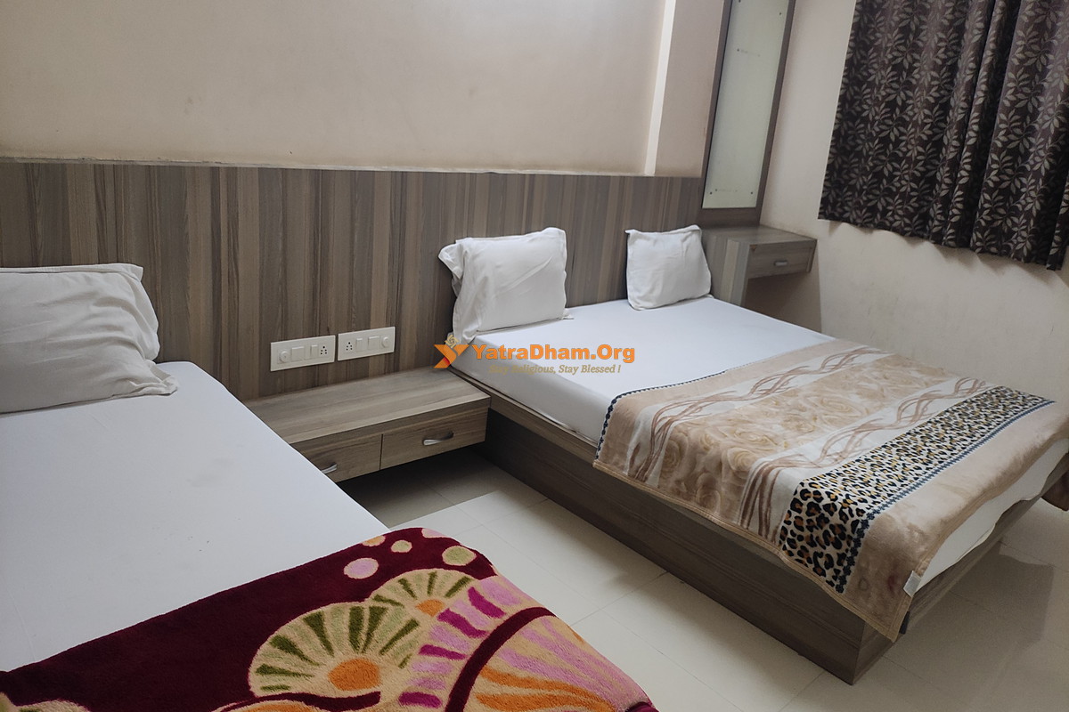 New Indore Sai Bhakta Niwas (old building) Shirdi 3 Bed Room