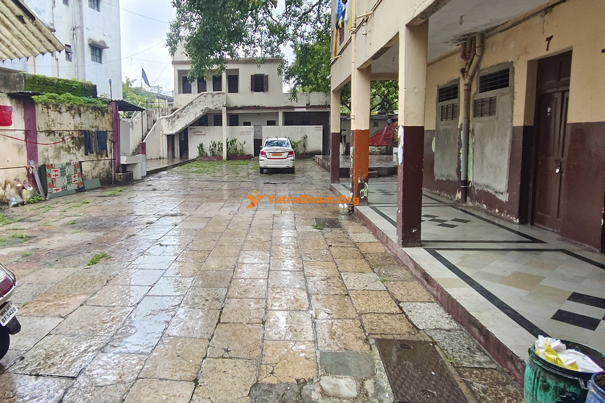 Baba Ramdas Khatwari Dharamshala Nashik Parking & Interior