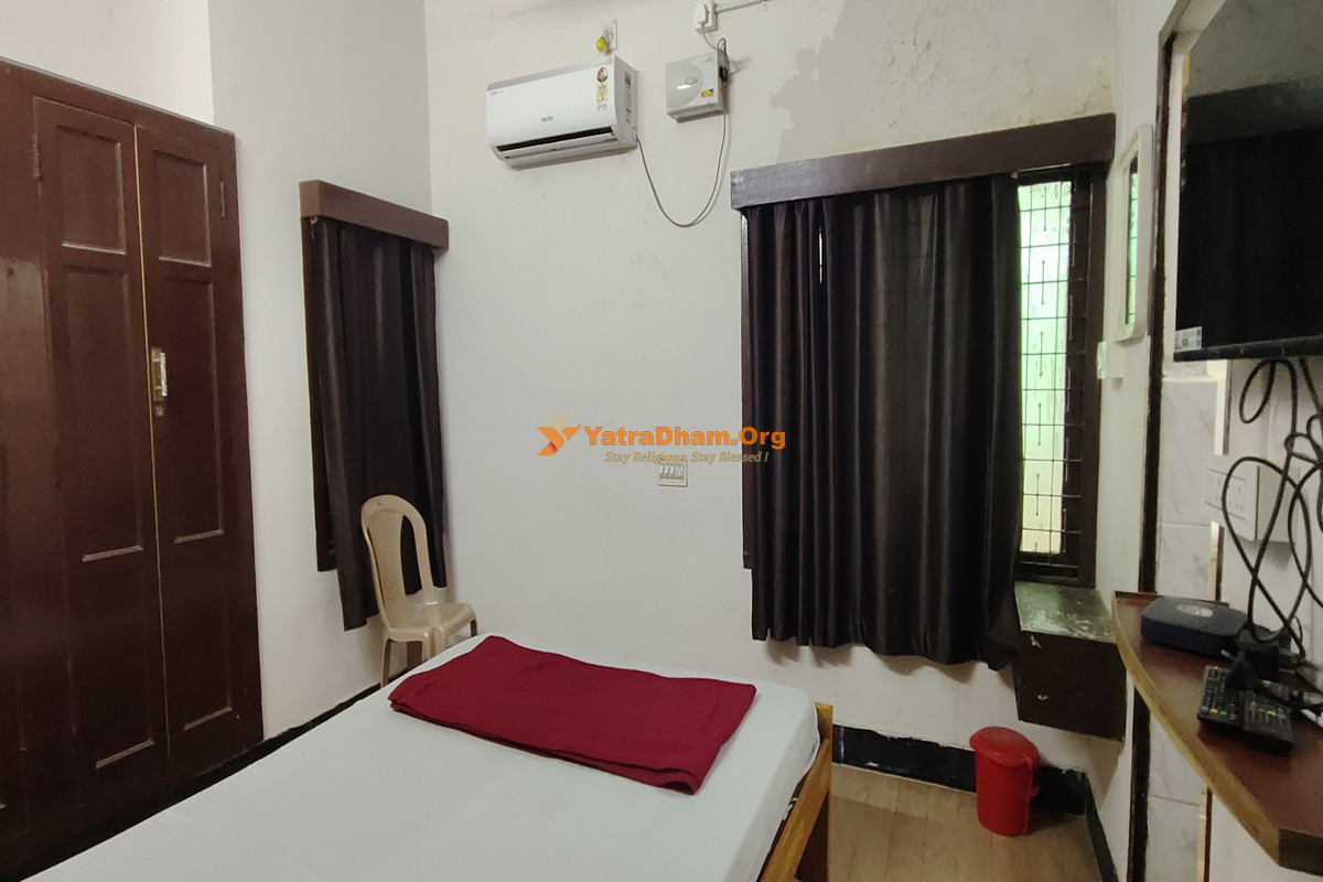 Tirupati Gonivas India Brahmana Vysya Choultry 2 Bed Room
