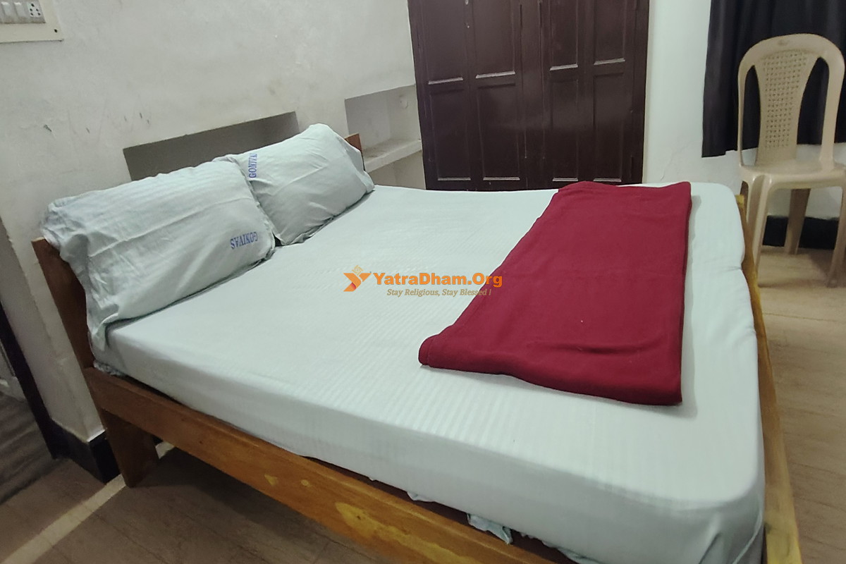 Tirupati Gonivas India Brahmana Vysya Choultry 2 Bed Room