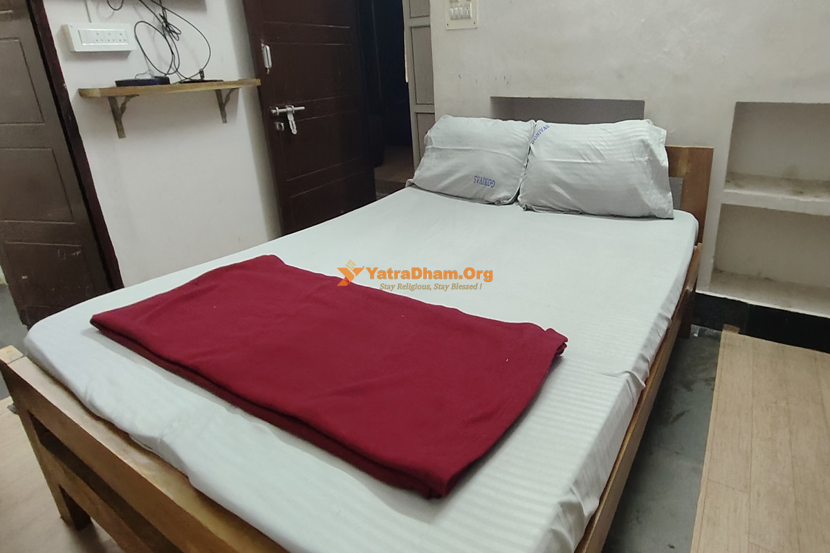 Tirupati Gonivas India Brahmana Vysya Choultry 2 Bed Room