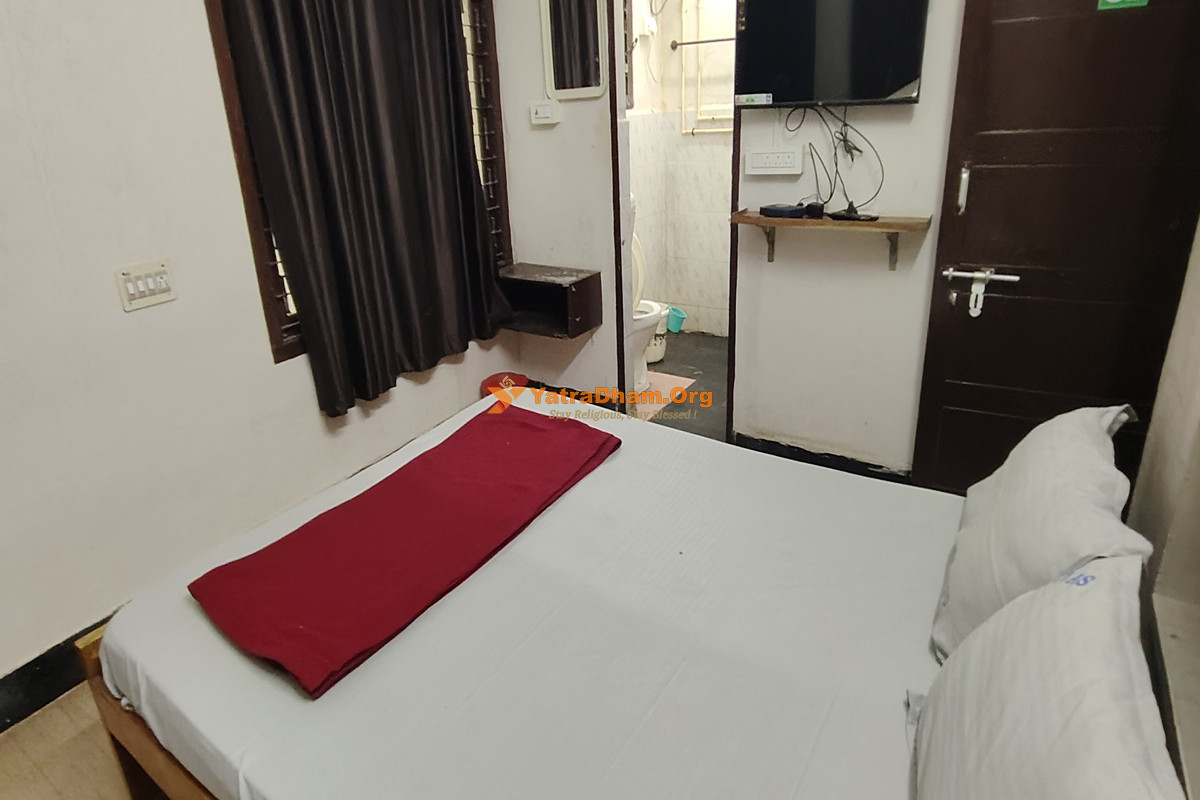 Tirupati Gonivas India Brahmana Vysya Choultry 2 Bed Room