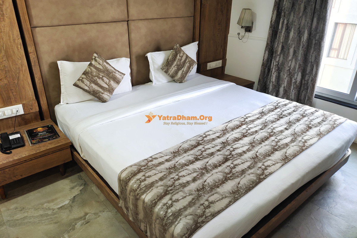 Hotel Rajdhani Dwarka Room