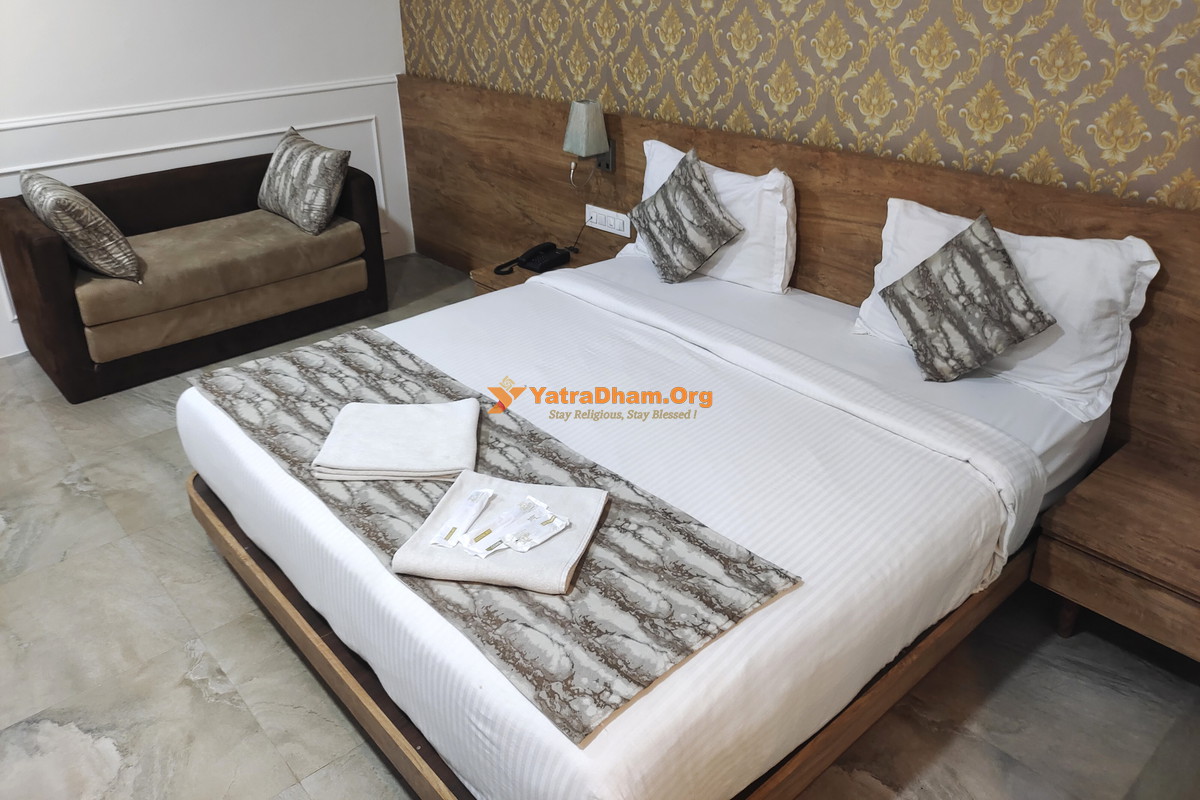 Hotel Rajdhani Dwarka Room