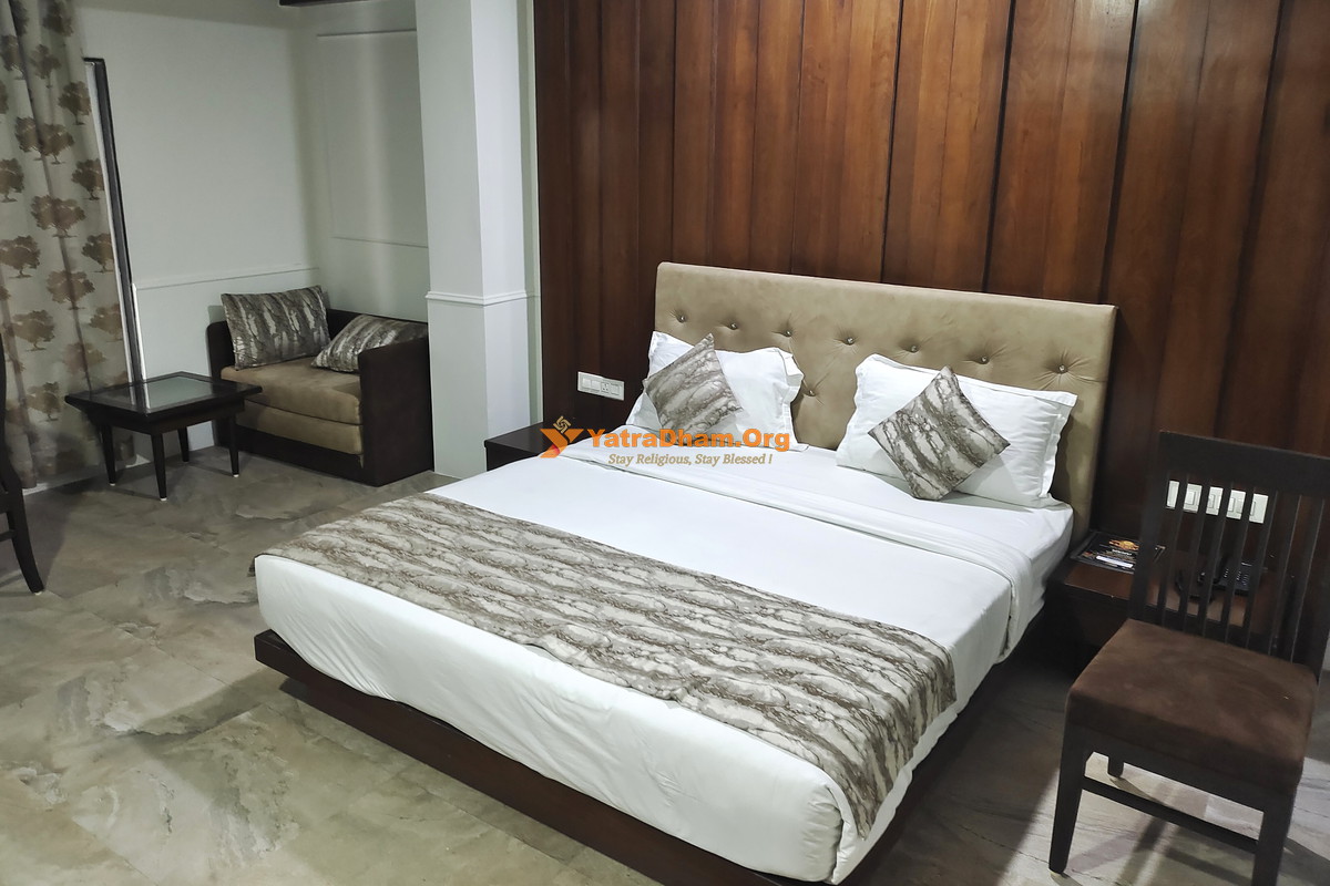Hotel Rajdhani Dwarka Room