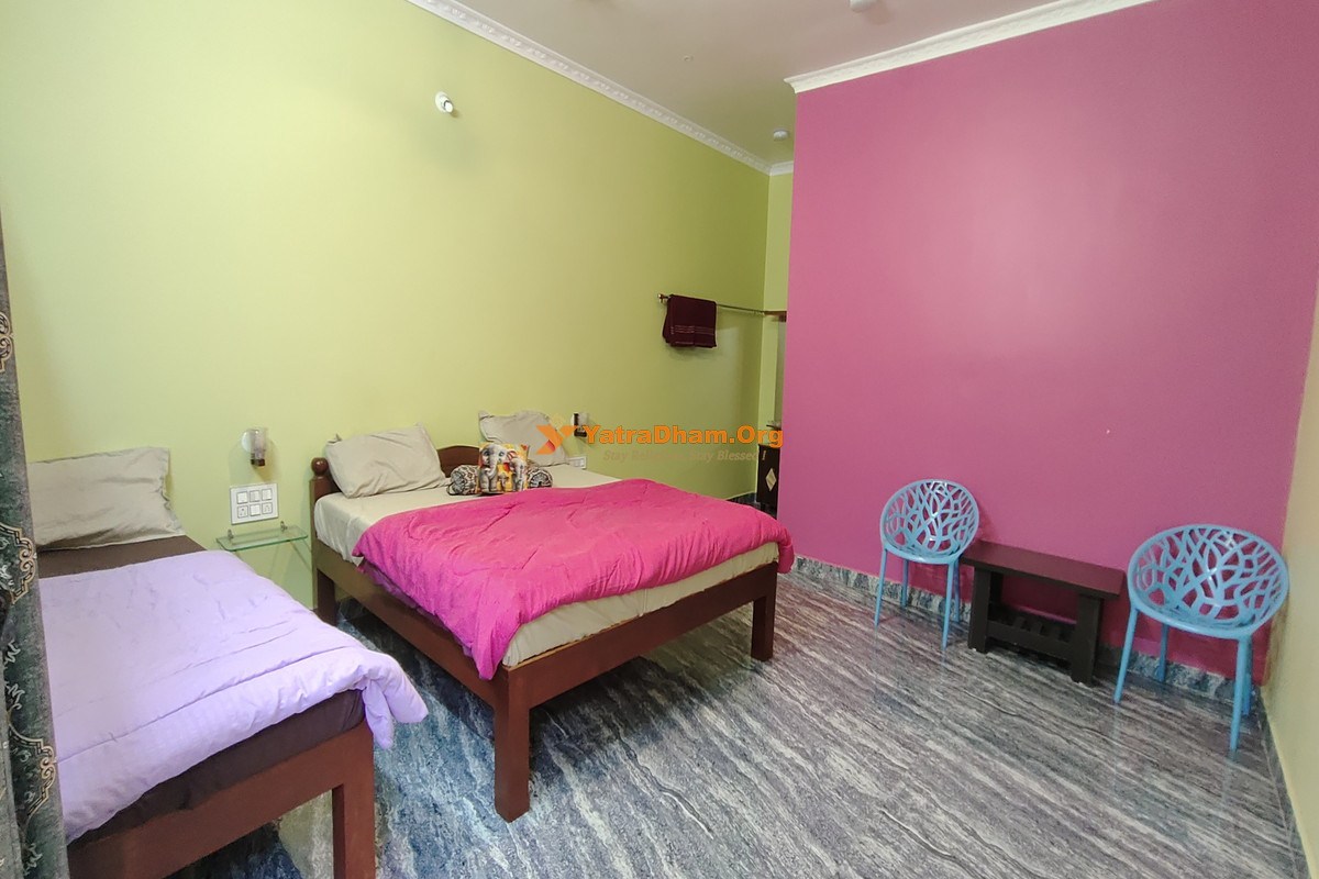 Shanthi Guest House Hampi (Commercial Street) 3 Bed Room