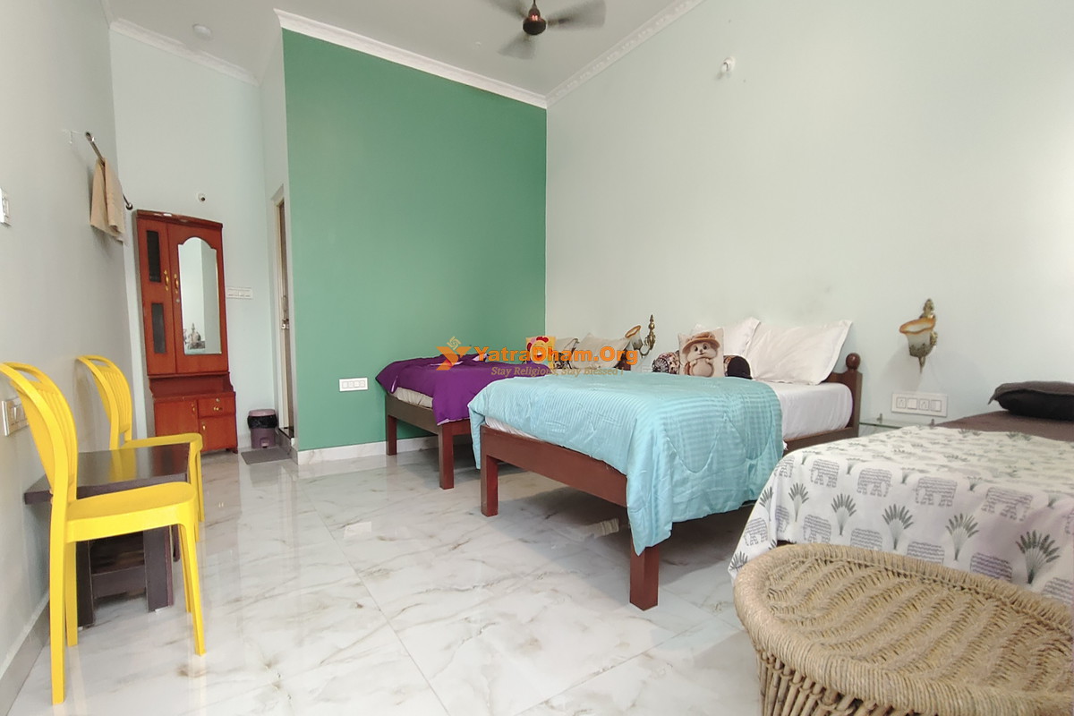 Shanthi Guest House Hampi (Commercial Stree 5 Bed Room