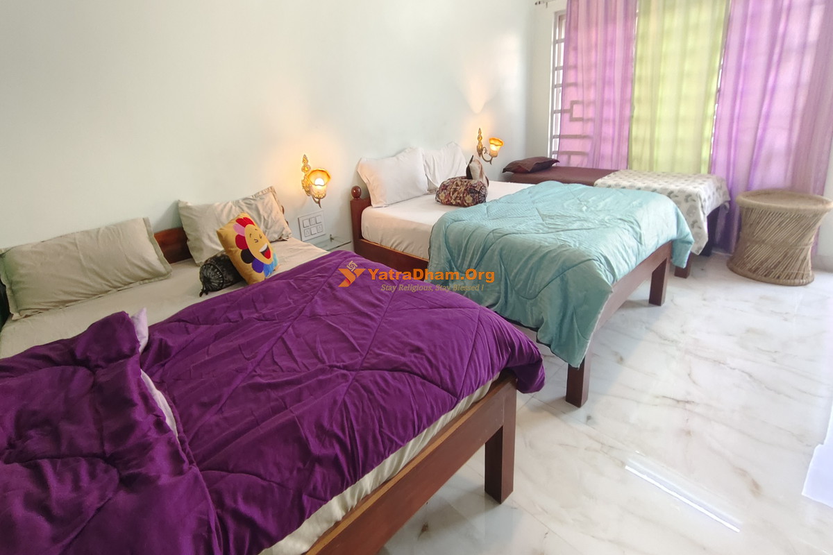 Shanthi Guest House Hampi (Commercial Stree 5 Bed Room