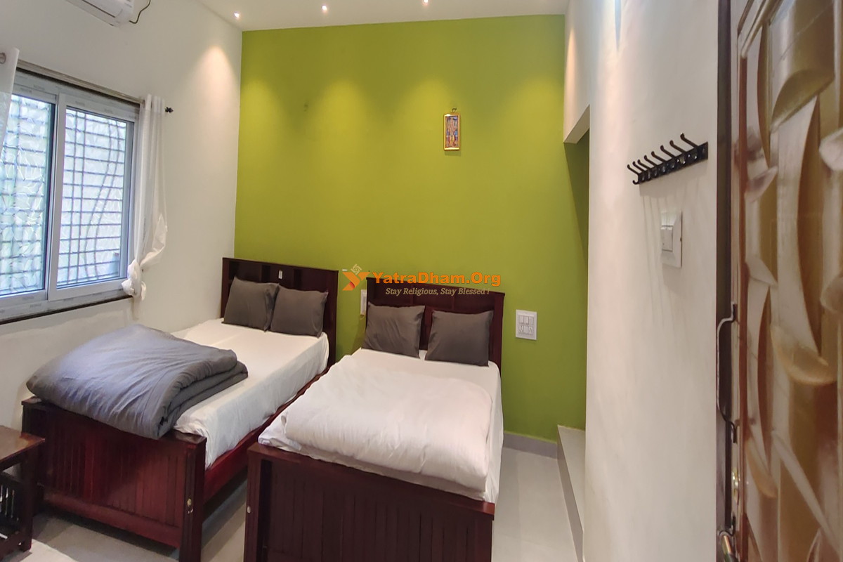 Nargila Palace Hampi (Commercial Street) 4 Bed Room