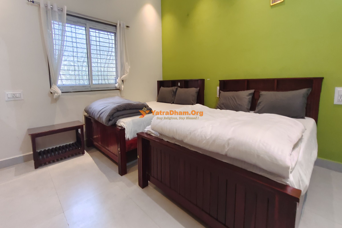 Nargila Palace Hampi (Commercial Street) 4 Bed Room