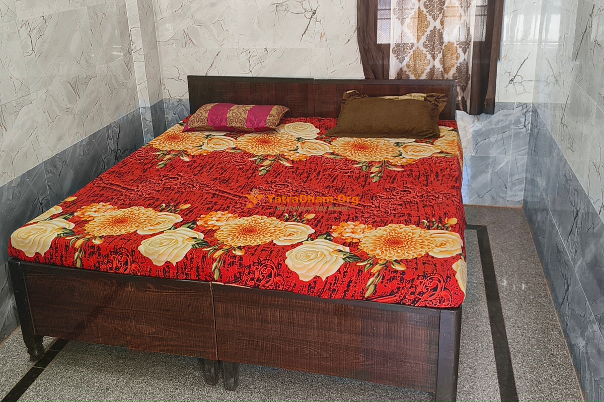Chaurasia Dharamshala Rishikesh 2 Bed Room View