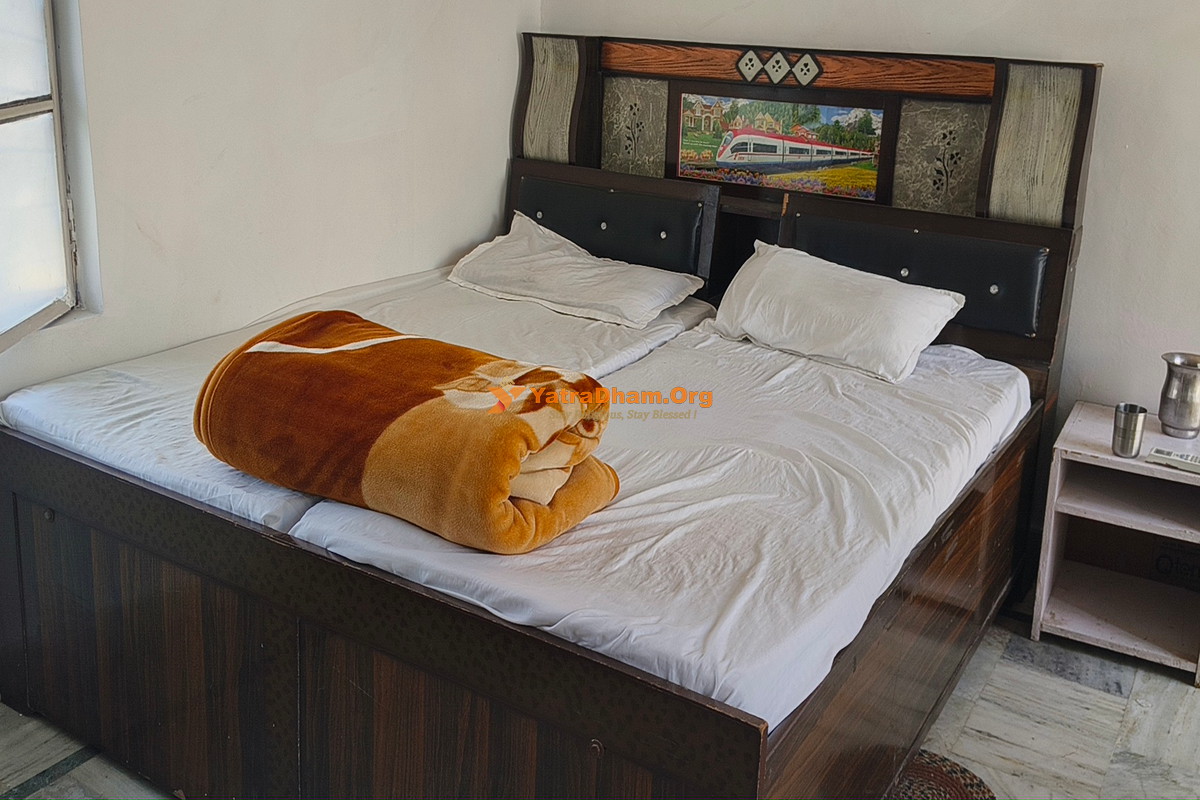 Rajiv Lochan Aashram Rishikesh 2 Bed Room View