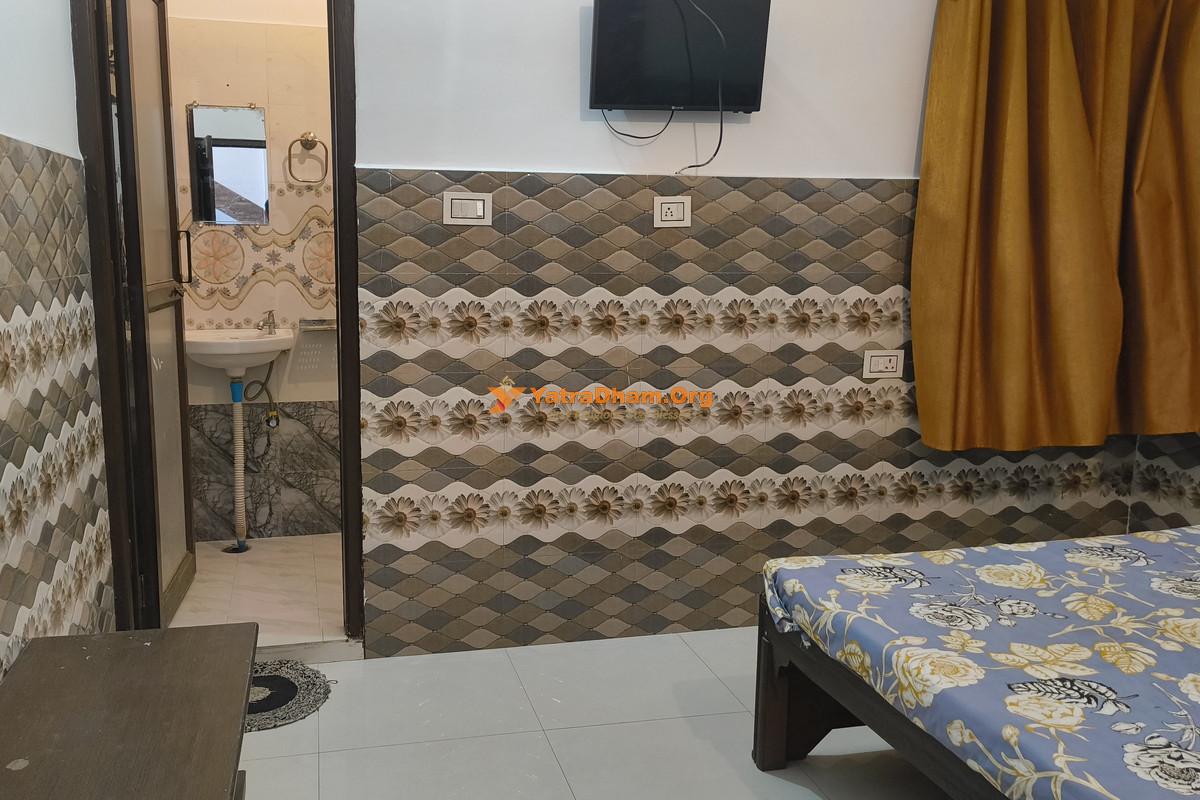 Saraswat Dharamshala (Saraswat Brahmin Kundiya Trust) Haridwar 2 Bed Room