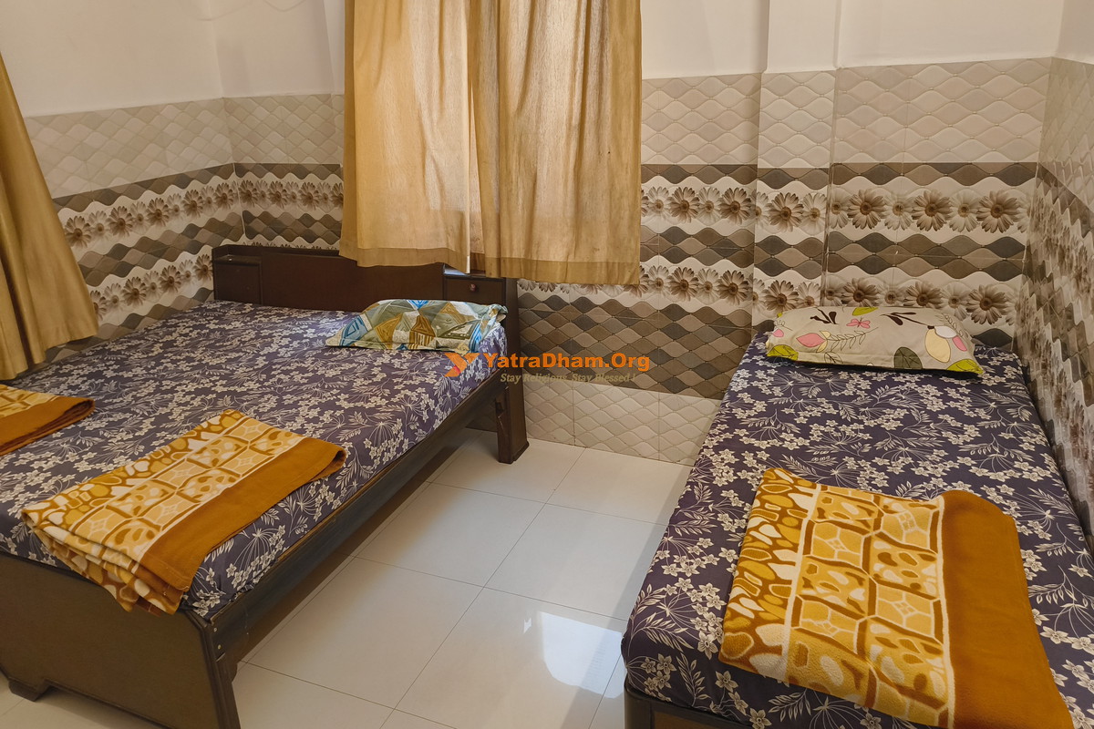 Saraswat Dharamshala (Saraswat Brahmin Kundiya Trust) Haridwar 3 Bed Room