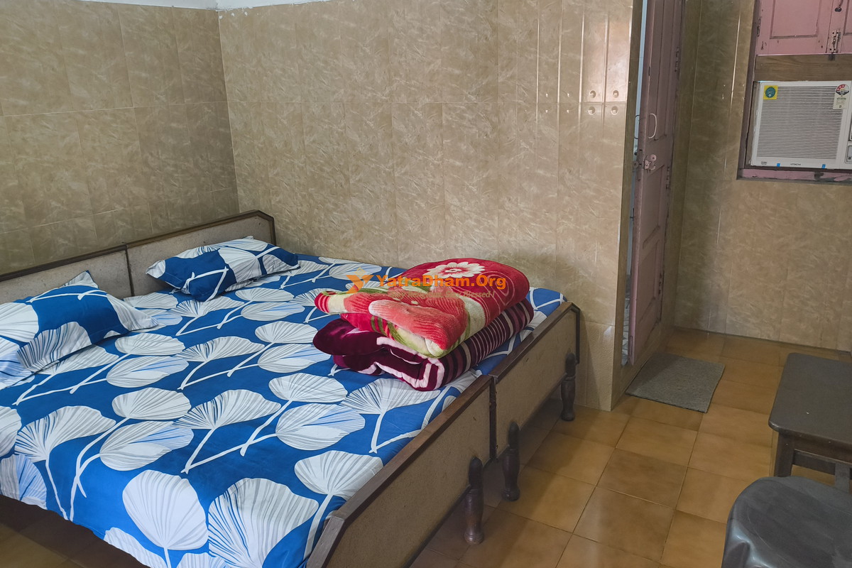 Sree Sree Bholanand Sannyas Ashram Haridwar 2 Bed AC Room View