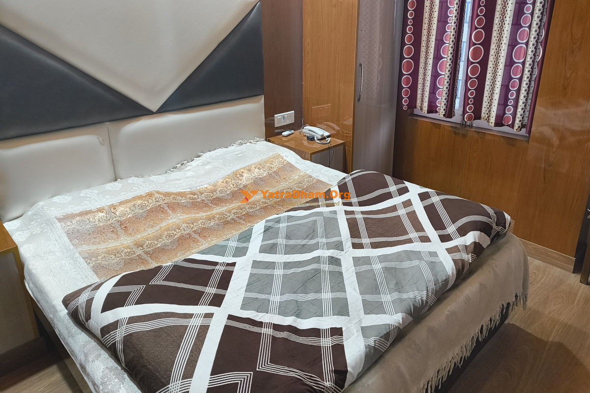 Jammu Yatri Bhawan Trust  Haridwar 3 Bed Super Deluxe AC Room View