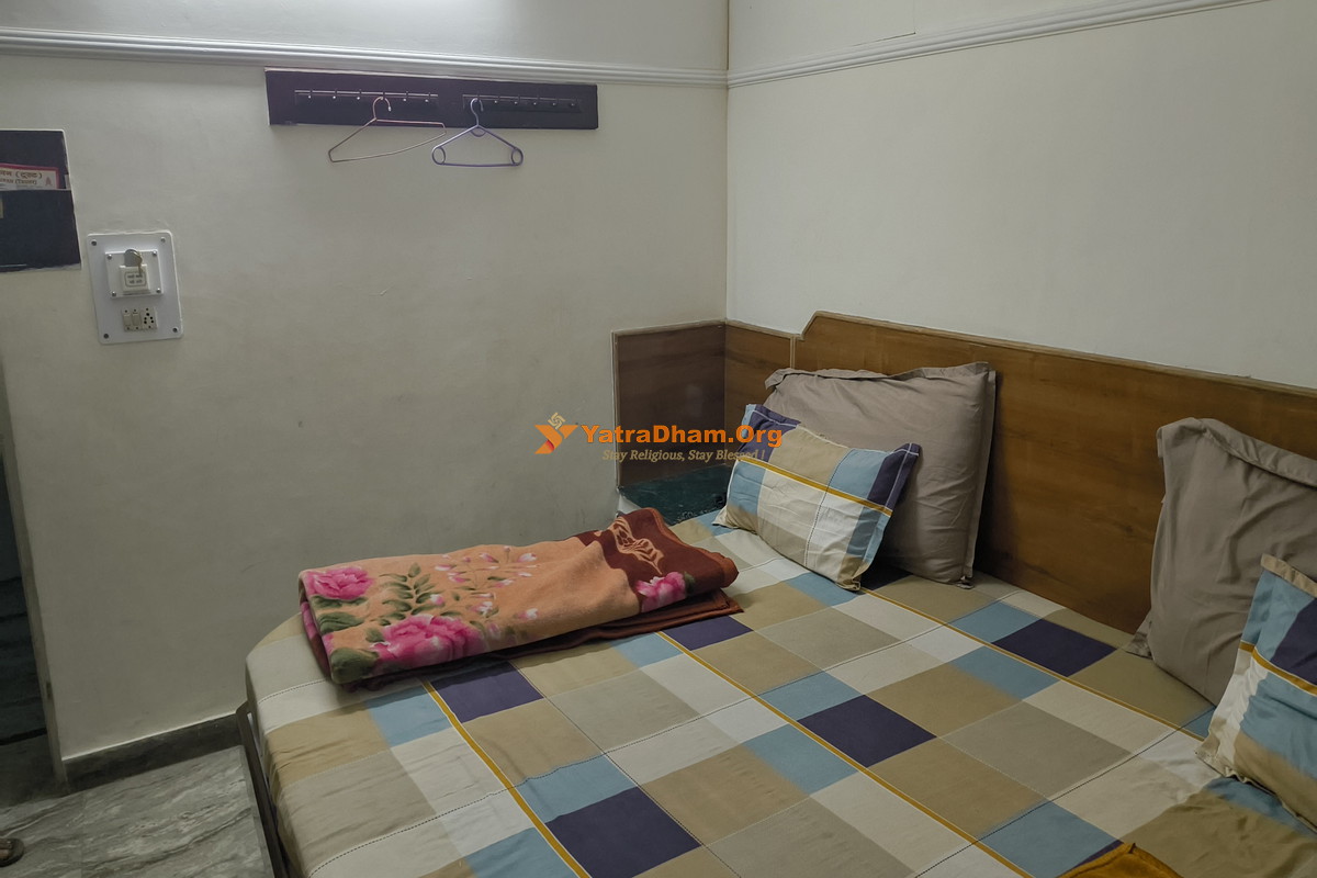 Jammu Yatri Bhawan Trust  Haridwar 3 Bed Super Deluxe AC Room View
