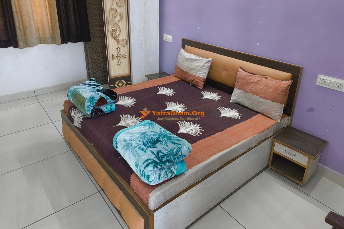 Shri Swami Swatah Prakash Ashram Haridwar 2 Bed AC Room View