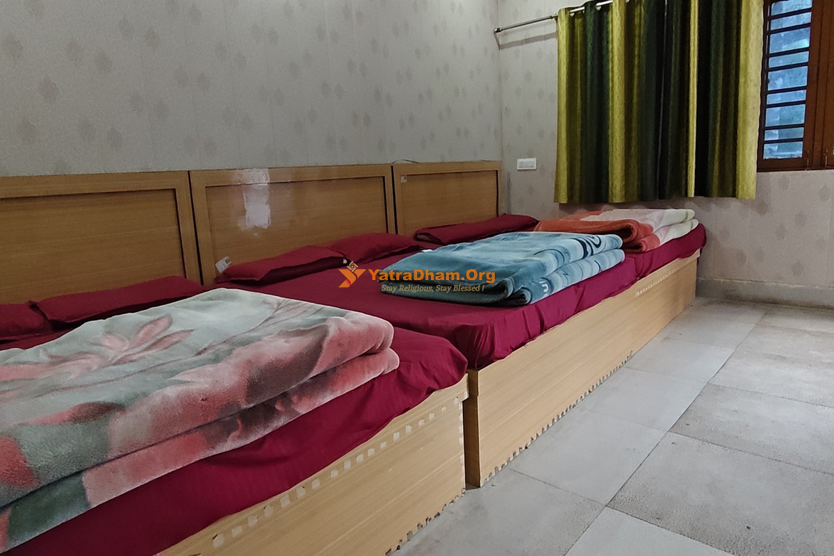 Hotel Sunil Lodge Gaurikund 6 Bed Room View