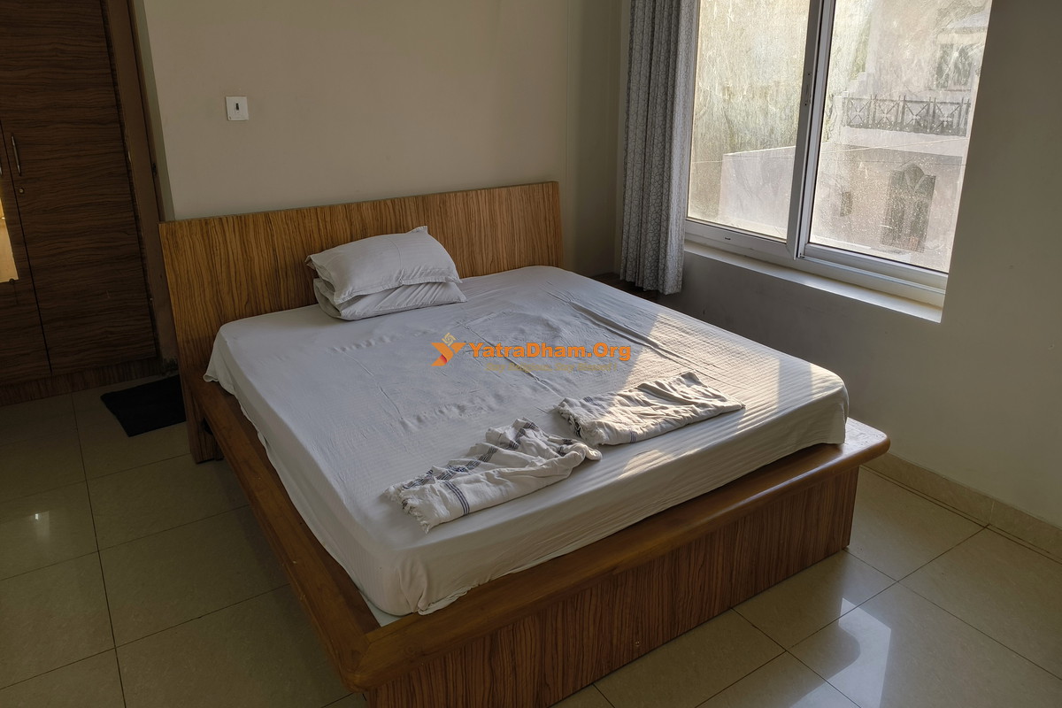 Shri Charan Gadhvi Seva Sadan Haridwar 2 Bed AC Room View