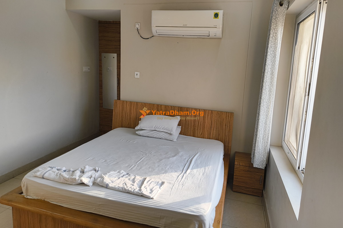 Shri Charan Gadhvi Seva Sadan Haridwar 2 Bed AC Room View