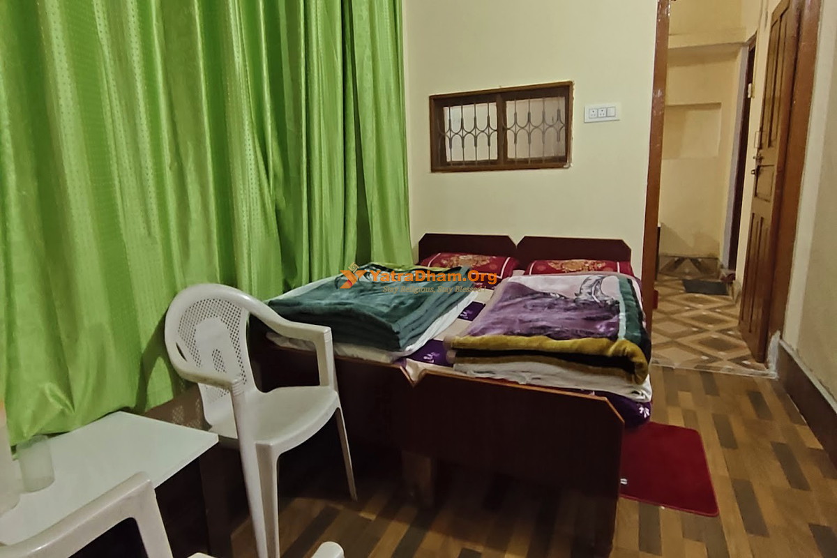 Smriti Bhavan Home Stay Badrinath Room View
