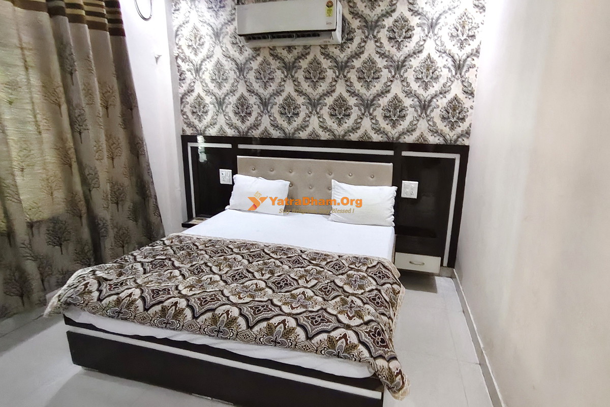 Hotel Robin Naina Devi 2 Bed Room View