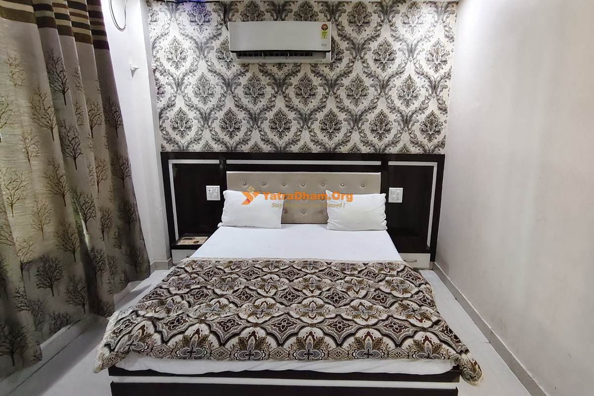 Hotel Robin Naina Devi 2 Bed Room View