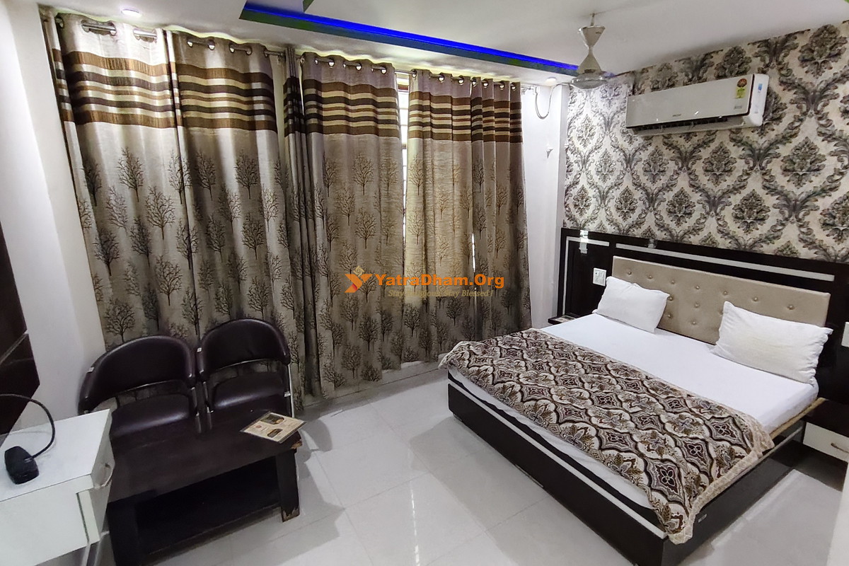 Hotel Robin Naina Devi 2 Bed Room View