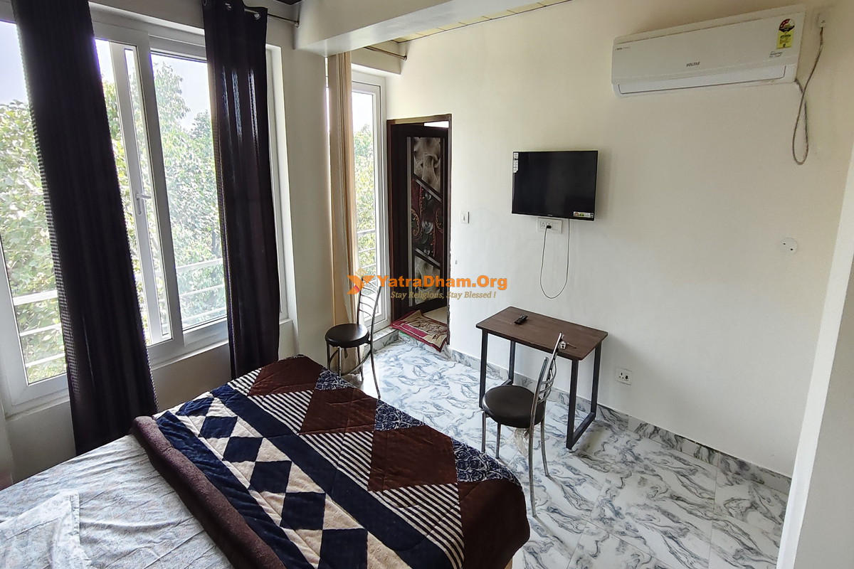 Hotel Taaralaya - Naina Devi 2 Bed Room View