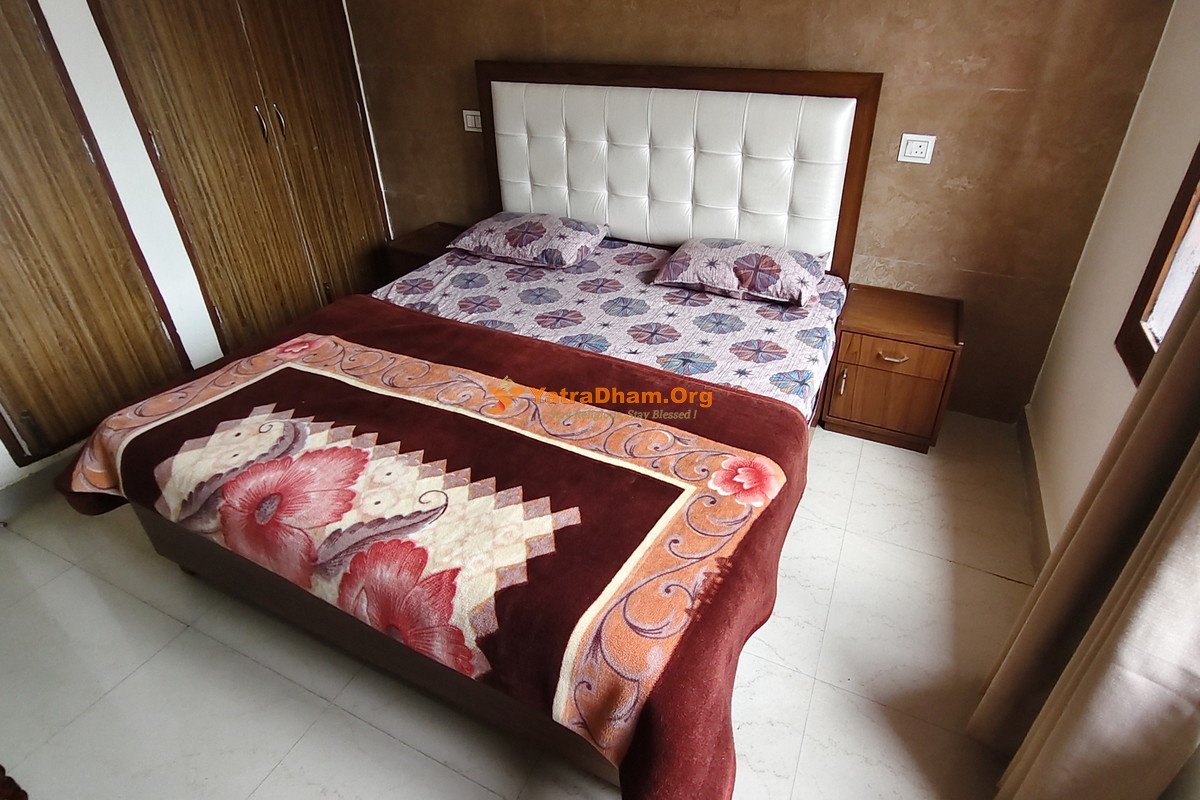 Matri Anchal Dharamshala Naina Devi 2 Bed AC Room View