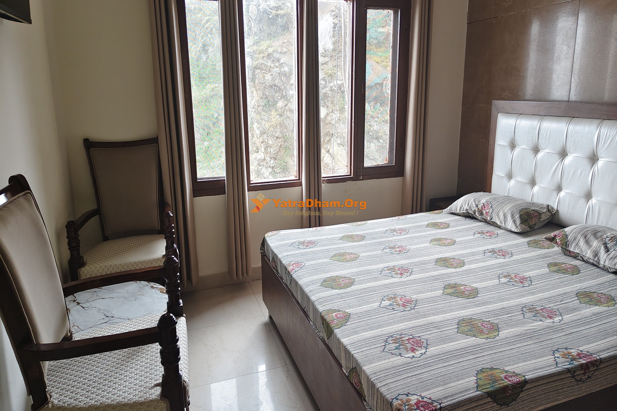 Matri Anchal Dharamshala Naina Devi 2 Bed AC Room View