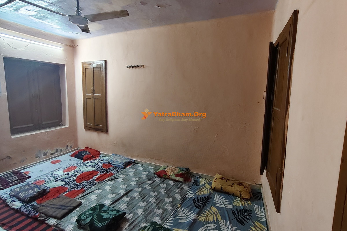 Jalandhariya Dharmshala - Chintapurni Mattress Room View