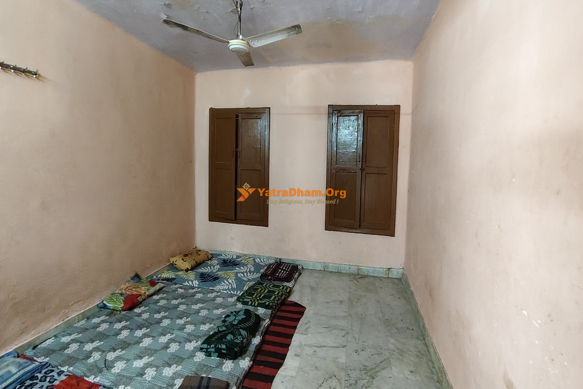 Jalandhariya Dharmshala - Chintapurni Mattress Room View