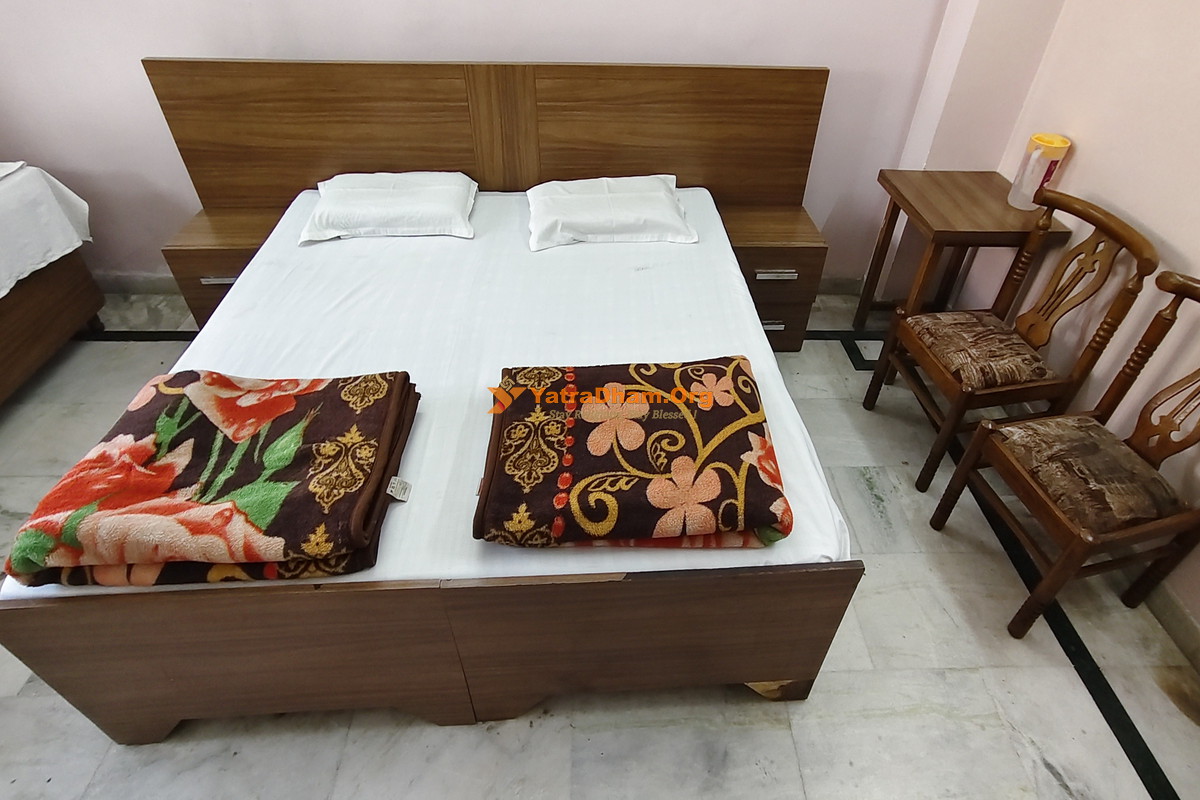 Agrawal Trust Dharamshala Jawalamukhi 3 Bed AC Room View