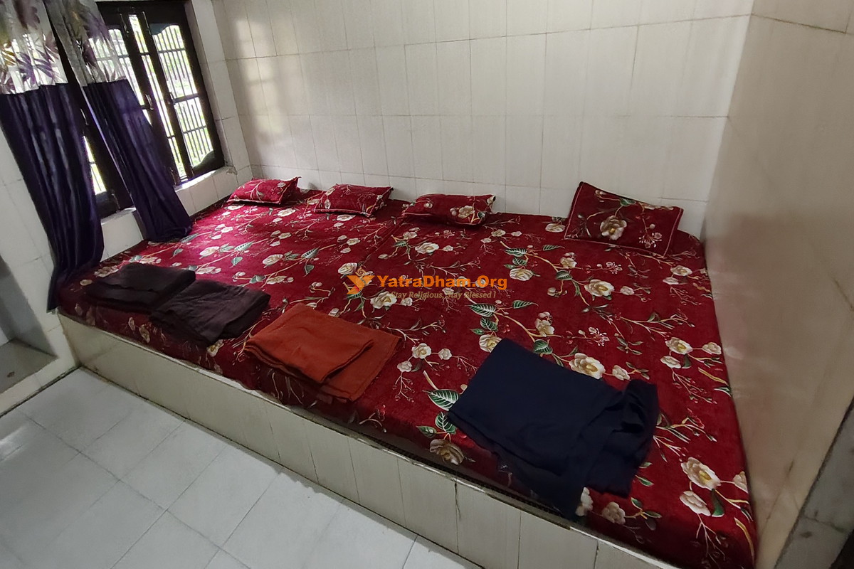 Naina Devi Dharmshala -  Chamunda Devi 4 Bed Room View