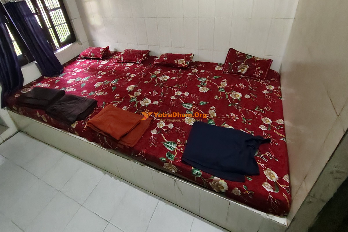 Naina Devi Dharmshala -  Chamunda Devi 4 Bed Room View