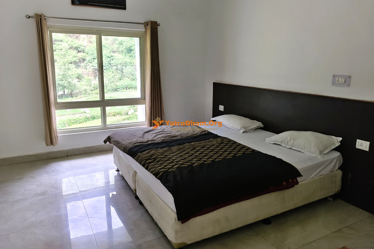 GMVN Adi Badri 2 Bed Deluxe Room