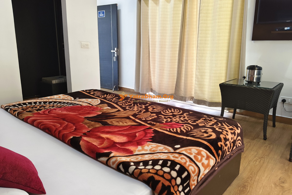 GMVN Chaukamba Tourist Complex Guptkashi 2 Bed Room