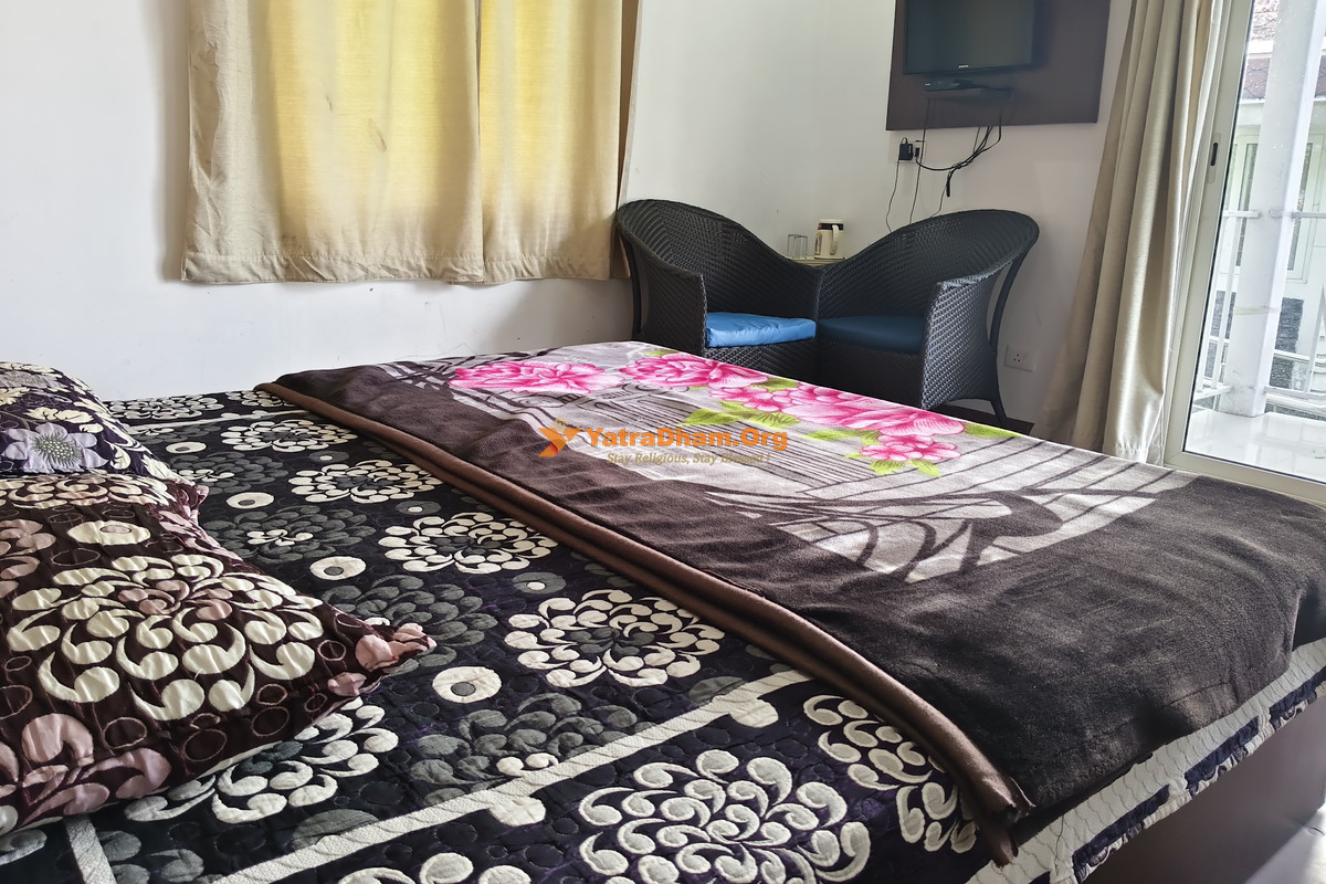 GMVN Triyuginarayan Shiv Gaura Tourist Complex 2 Bed Deluxe Hut Room