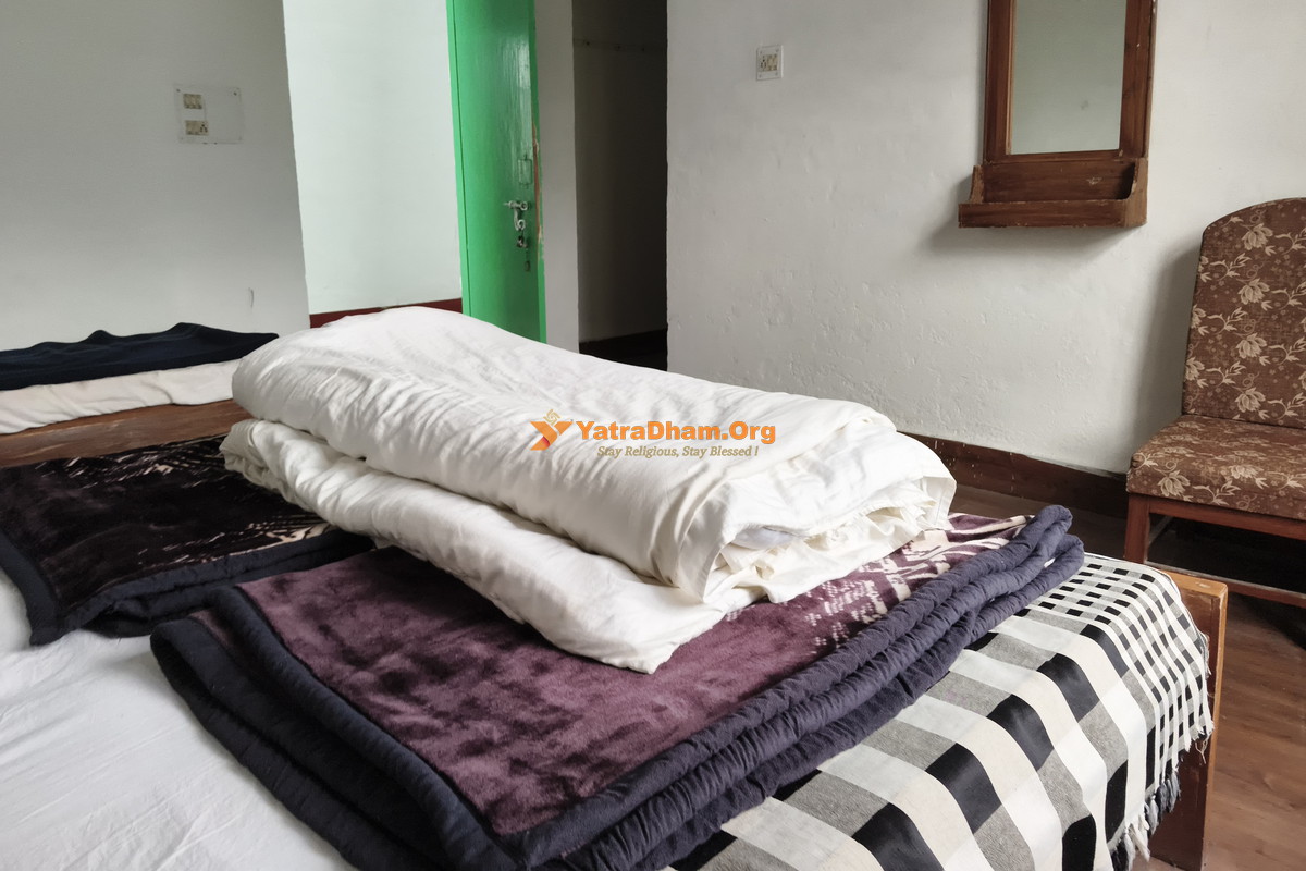 GMVN Hotel Barsu 2 Bed Room