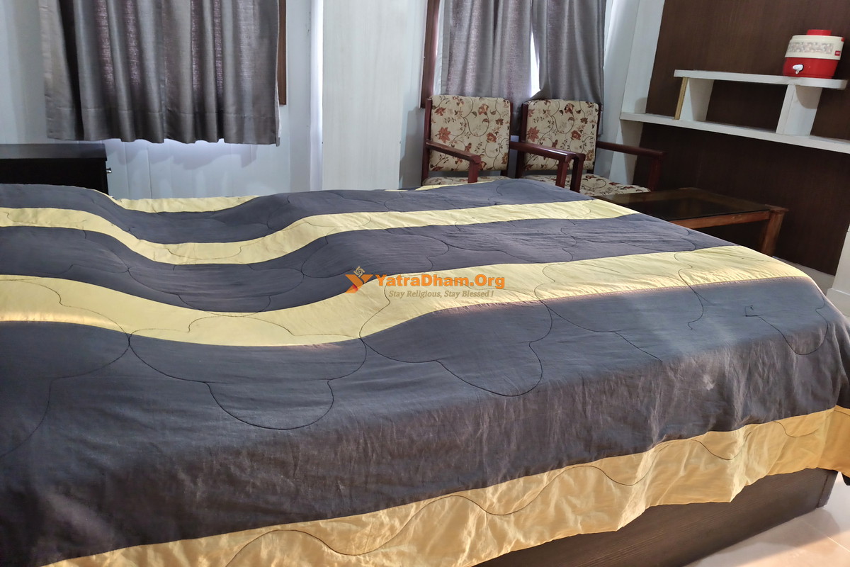Barkot GMVN Janta Yatri Niwas 2 Bed Deluxe Hut Room