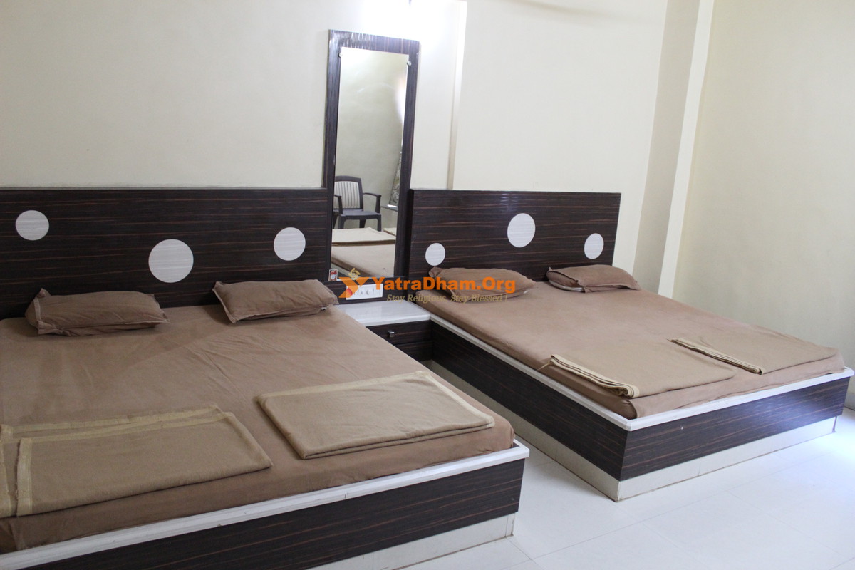 Shirdi Sai Suresh Dham (Near Temple) 4 Bed Room