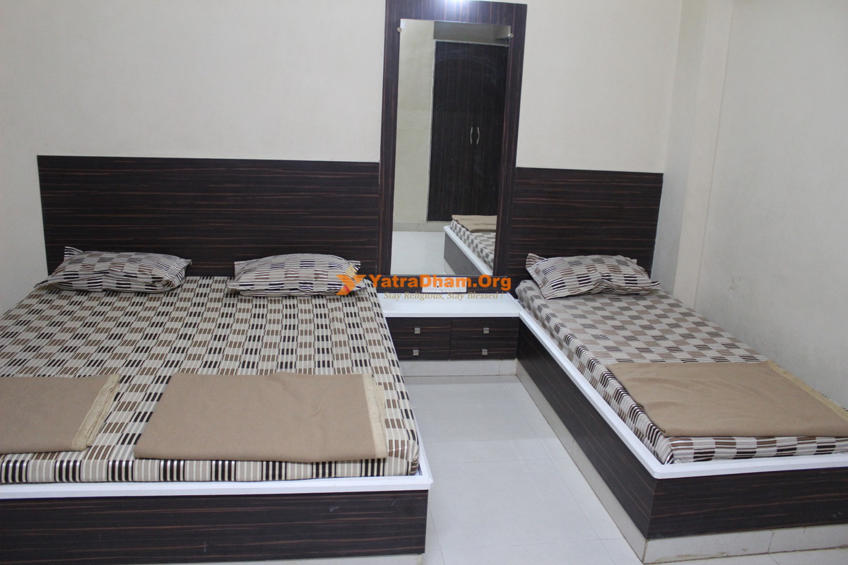 Shirdi Sai Suresh Dham (Near Temple) 3 Bed Room
